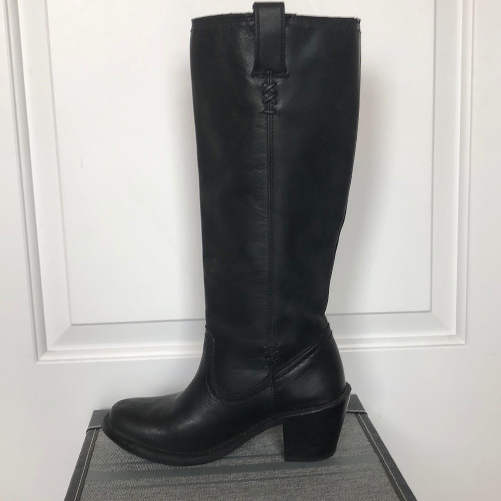 Frye Carmen boot